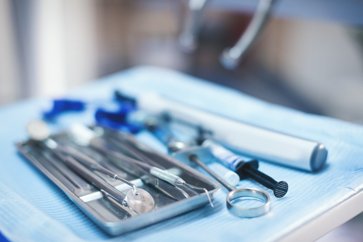 Wybór narzędzi chirurgicznych dla dentystów